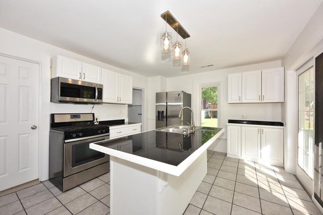 918 Cedar STREET, West Bend, WI 53095