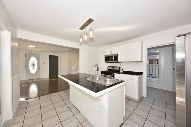 918 Cedar STREET, West Bend, WI 53095