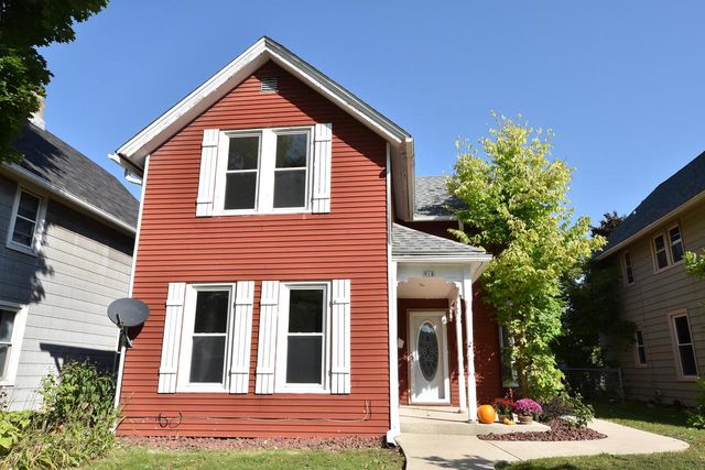 918 Cedar STREET, West Bend, WI 53095