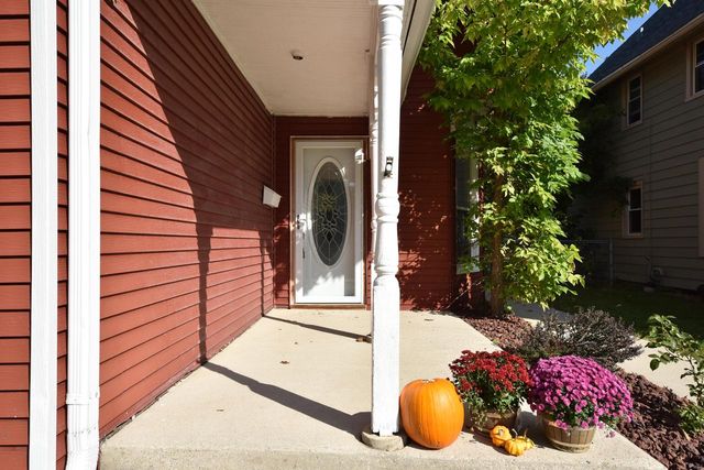 918 Cedar STREET, West Bend, WI 53095