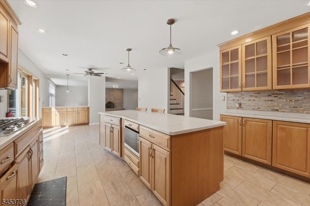 6 King Arthurs Ct, Edison Twp., NJ 08820