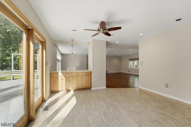6 King Arthurs Ct, Edison Twp., NJ 08820
