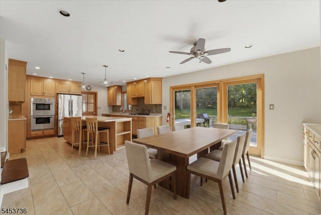 6 King Arthurs Ct, Edison Twp., NJ 08820