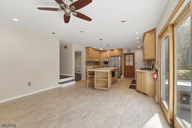 6 King Arthurs Ct, Edison Twp., NJ 08820