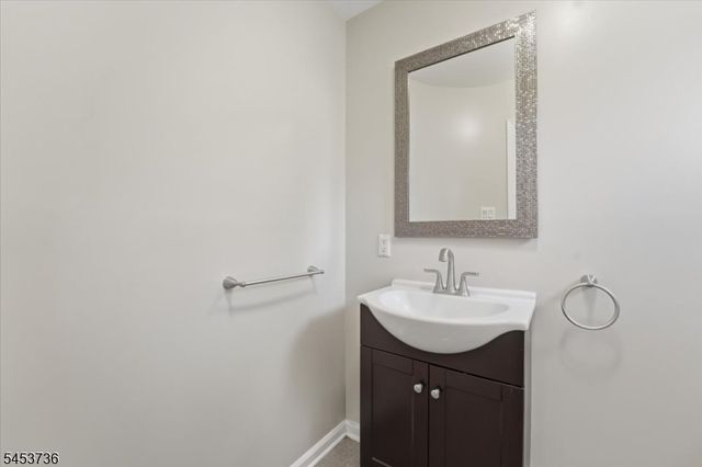 6 King Arthurs Ct, Edison Twp., NJ 08820