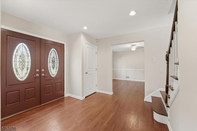 6 King Arthurs Ct, Edison Twp., NJ 08820