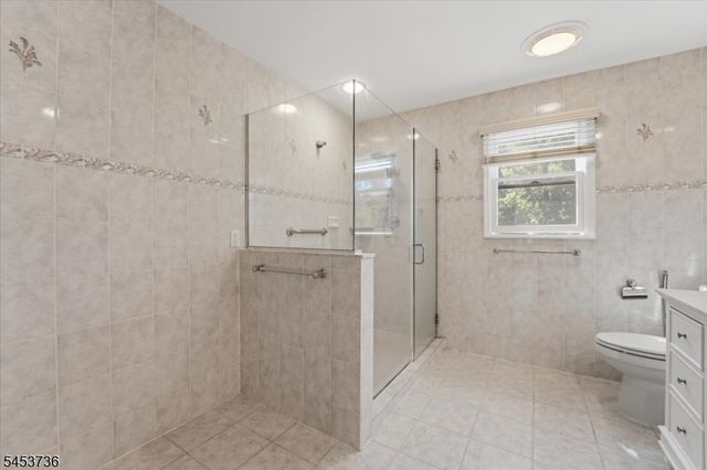 6 King Arthurs Ct, Edison Twp., NJ 08820