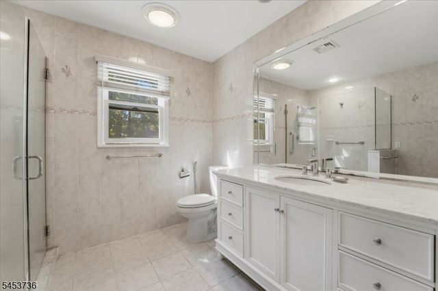 6 King Arthurs Ct, Edison Twp., NJ 08820