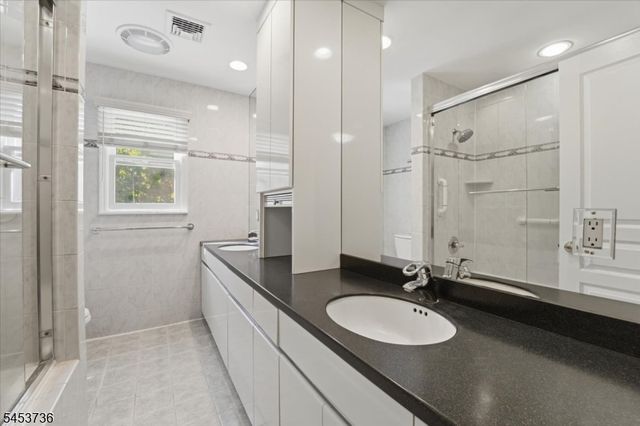 6 King Arthurs Ct, Edison Twp., NJ 08820
