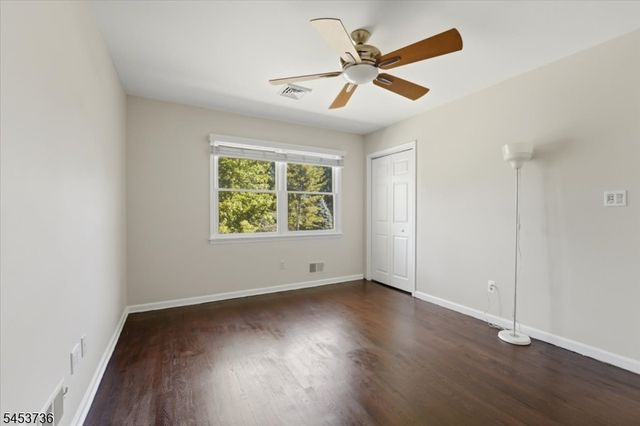 6 King Arthurs Ct, Edison Twp., NJ 08820