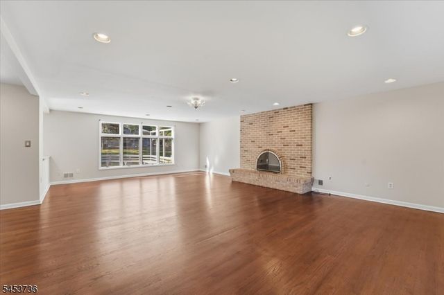 6 King Arthurs Ct, Edison Twp., NJ 08820