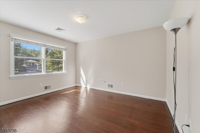 6 King Arthurs Ct, Edison Twp., NJ 08820