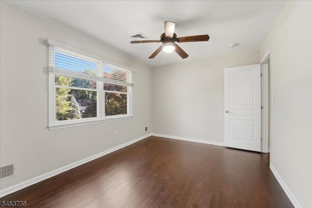 6 King Arthurs Ct, Edison Twp., NJ 08820