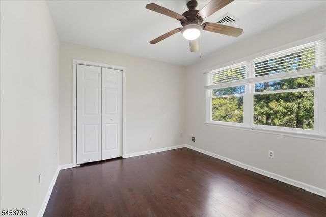6 King Arthurs Ct, Edison Twp., NJ 08820