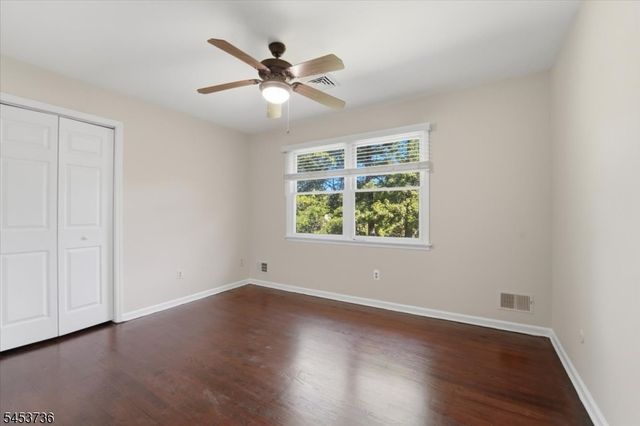 6 King Arthurs Ct, Edison Twp., NJ 08820