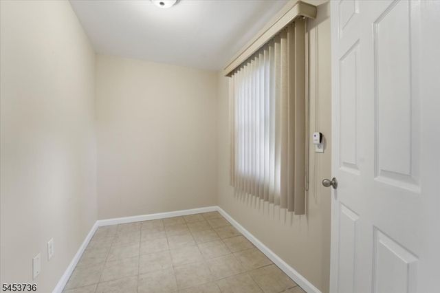 6 King Arthurs Ct, Edison Twp., NJ 08820