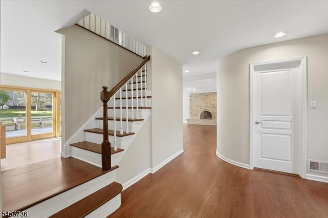 6 King Arthurs Ct, Edison Twp., NJ 08820