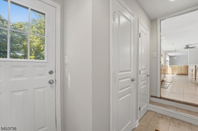 6 King Arthurs Ct, Edison Twp., NJ 08820