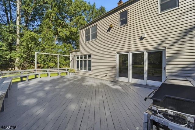 6 King Arthurs Ct, Edison Twp., NJ 08820