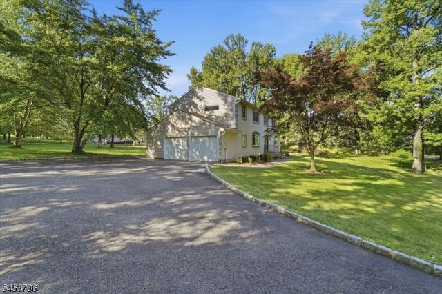 6 King Arthurs Ct, Edison Twp., NJ 08820