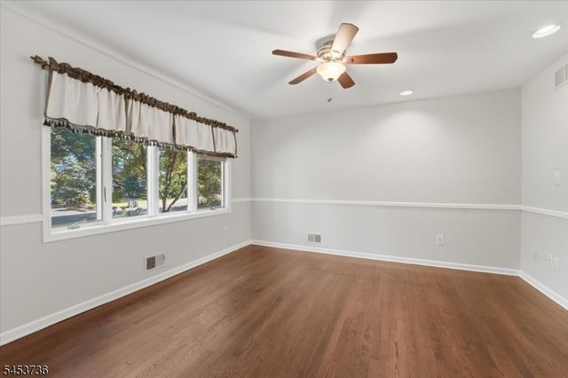 6 King Arthurs Ct, Edison Twp., NJ 08820