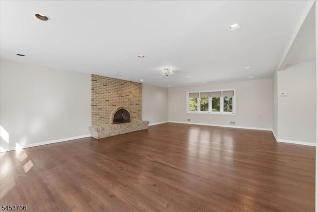 6 King Arthurs Ct, Edison Twp., NJ 08820