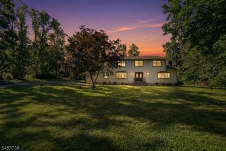 6 King Arthurs Ct, Edison Twp., NJ 08820