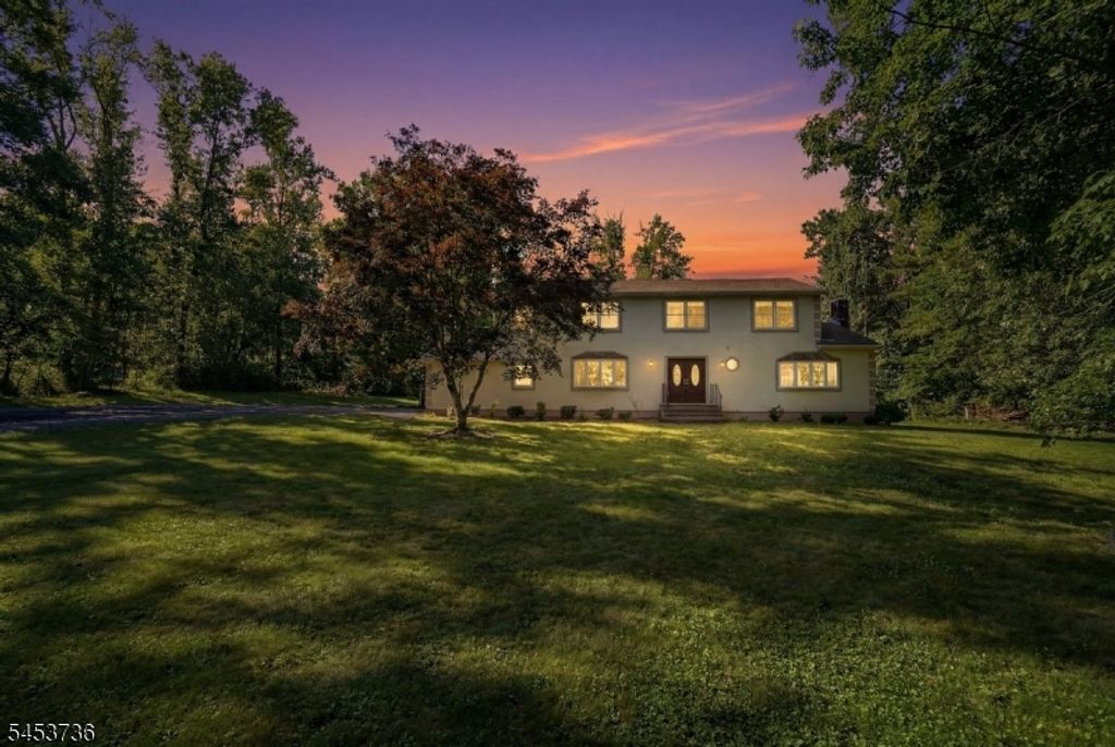 6 King Arthurs Ct, Edison Twp., NJ 08820