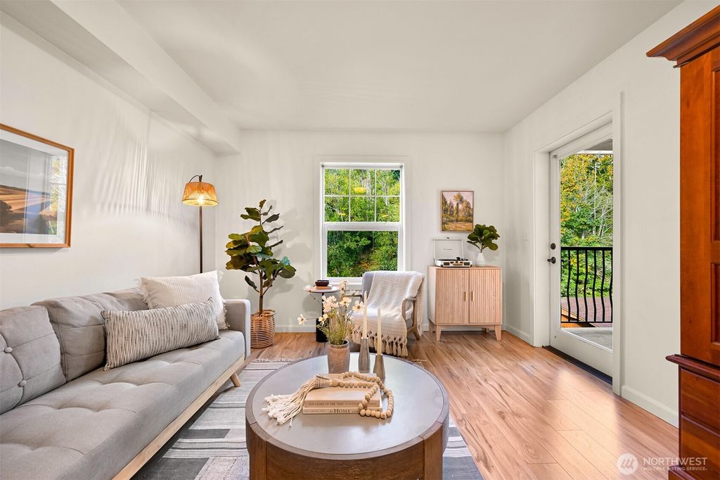 690 32nd Street #408, Bellingham, WA 98225