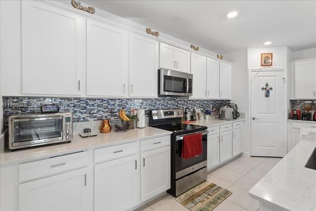 6018 Henderson Way, West Palm Beach, FL 33415