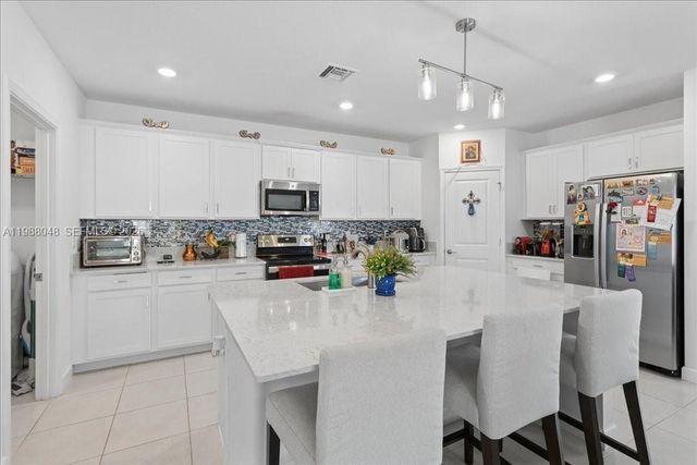 6018 Henderson Way, West Palm Beach, FL 33415
