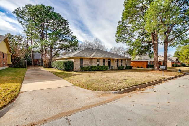 824 Sandpiper Drive, Denton, TX 76205