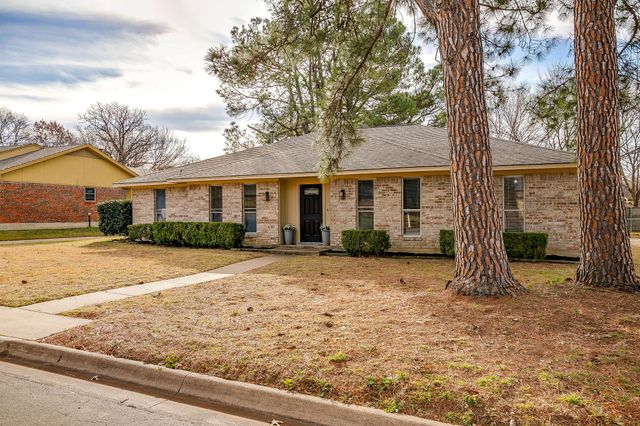 824 Sandpiper Drive, Denton, TX 76205