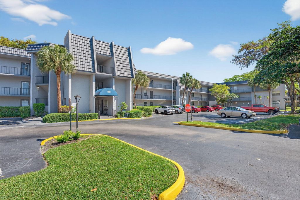 9081 Lime Bay Boulevard, Tamarac, FL 33321