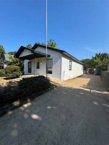 715 W Monterey Street, Denison, TX 75020