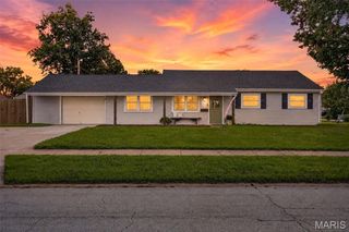 402 Saint Joseph Avenue, St Charles, MO 63366