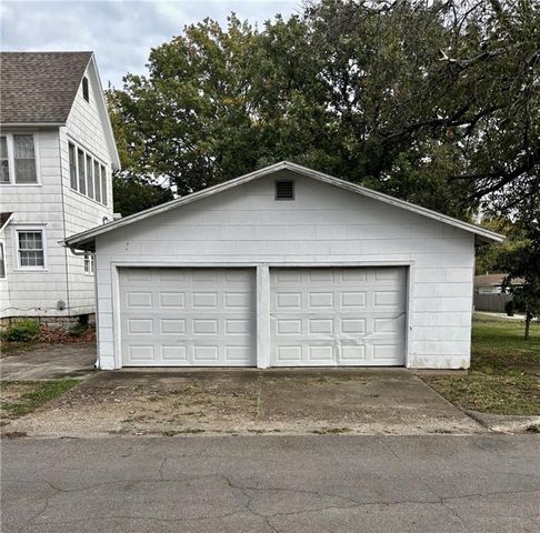 1123 W Main Street, Chanute, KS 66720