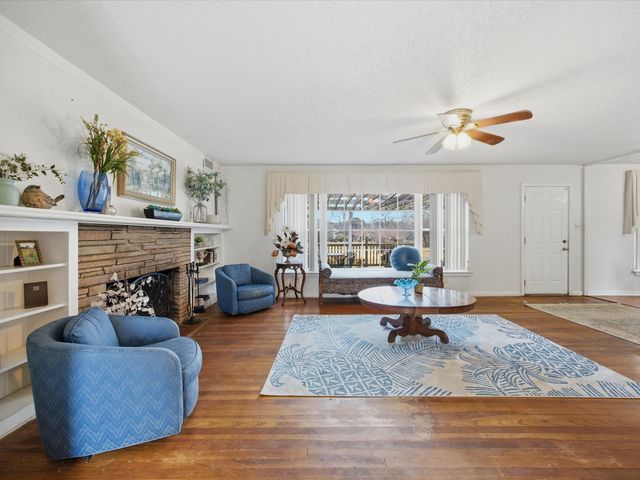 5 Chelsea Drive, Edgecliff Village, TX 76134