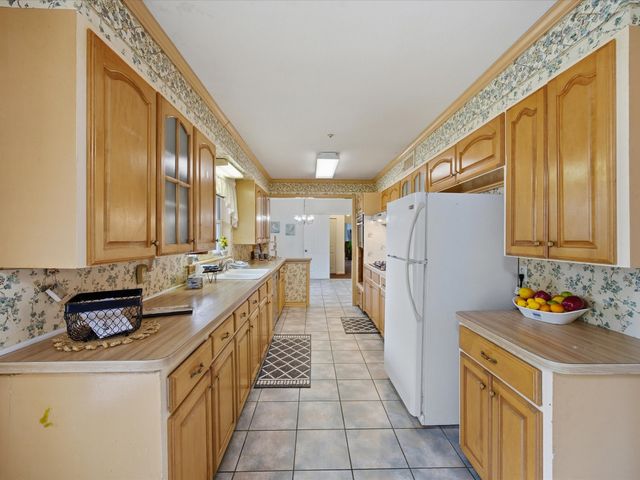 5 Chelsea Drive, Edgecliff Village, TX 76134