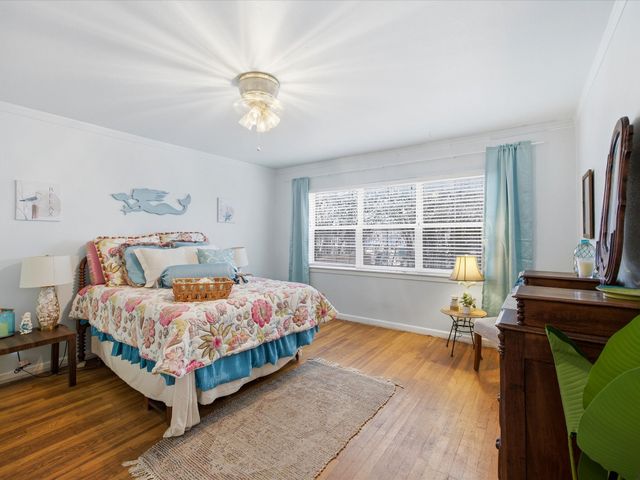 5 Chelsea Drive, Edgecliff Village, TX 76134