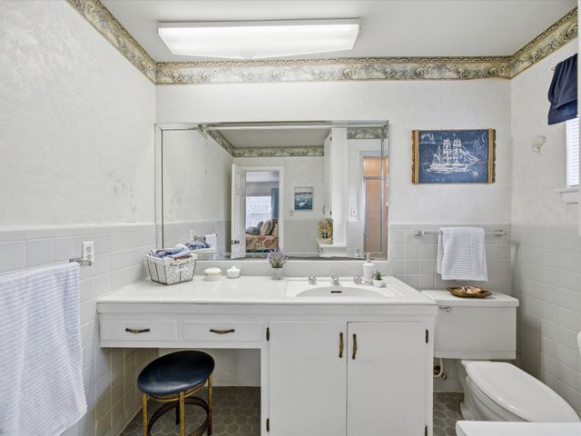 5 Chelsea Drive, Edgecliff Village, TX 76134