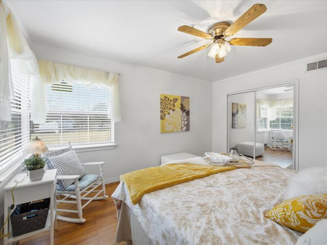 5 Chelsea Drive, Edgecliff Village, TX 76134