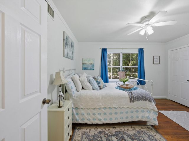 5 Chelsea Drive, Edgecliff Village, TX 76134