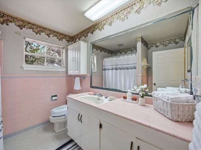 5 Chelsea Drive, Edgecliff Village, TX 76134