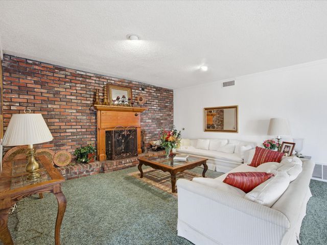 5 Chelsea Drive, Edgecliff Village, TX 76134