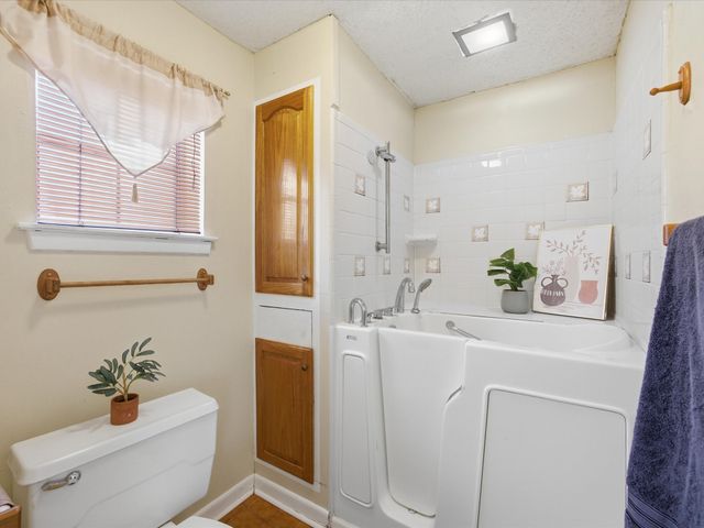 5 Chelsea Drive, Edgecliff Village, TX 76134