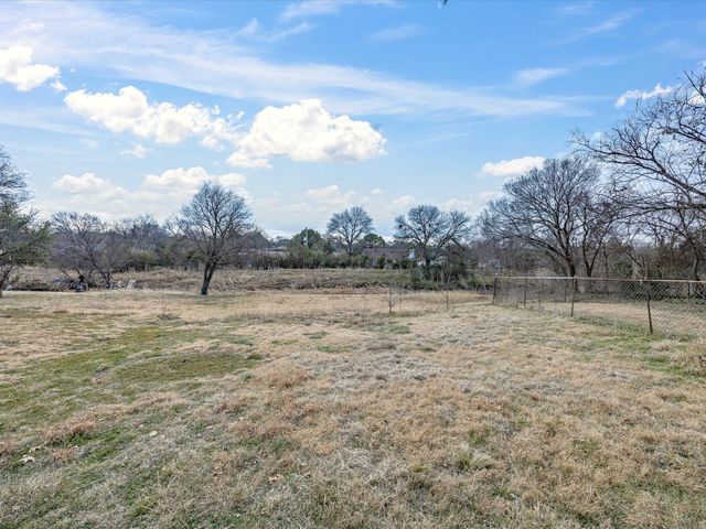 5 Chelsea Drive, Edgecliff Village, TX 76134