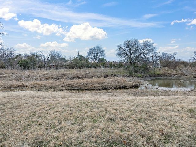 5 Chelsea Drive, Edgecliff Village, TX 76134