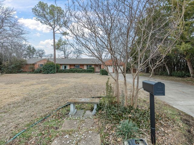 5 Chelsea Drive, Edgecliff Village, TX 76134