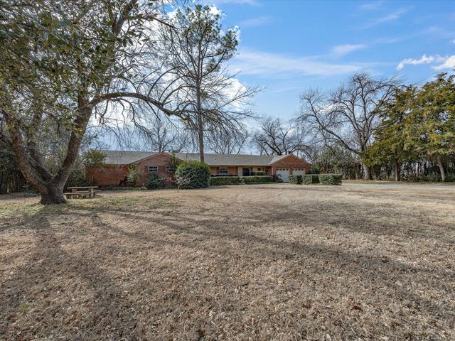 5 Chelsea Drive, Edgecliff Village, TX 76134